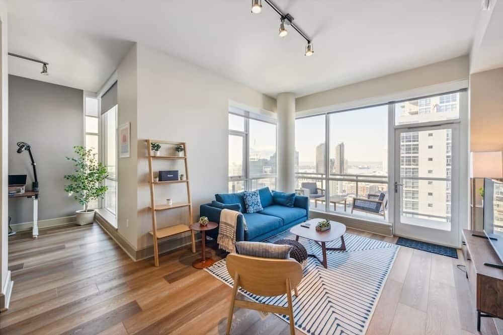 East Village Apartment | East Village 1 BR w/ Office by Anyplace - 11598