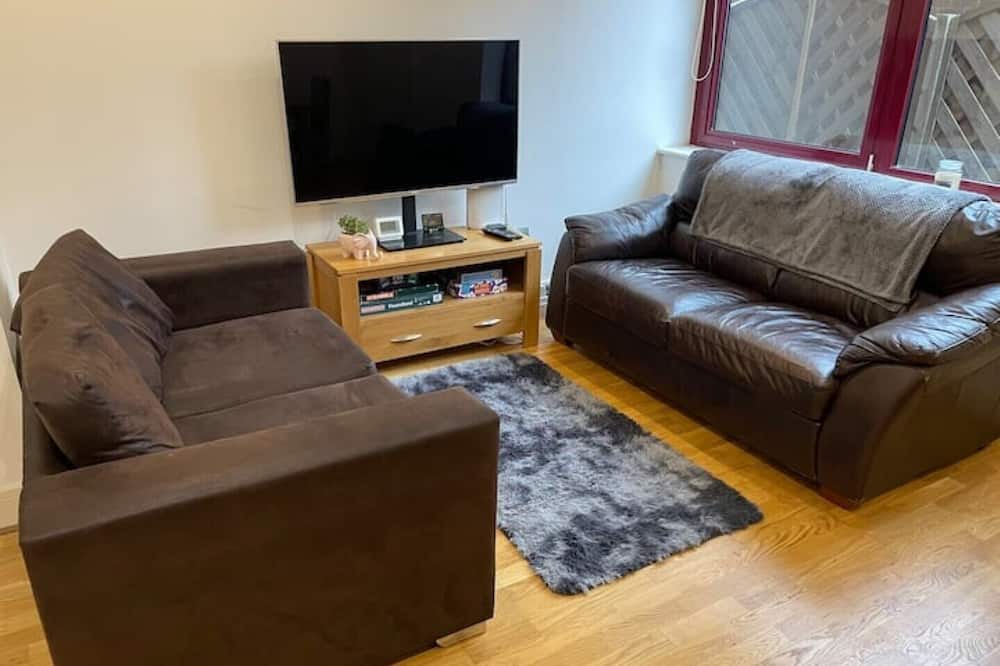 Horley Apartment | Home comfort close to Gatwick!