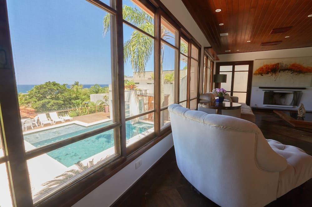 Itacoatiara House | Precious in Niterói with sea view | Casa Luxo