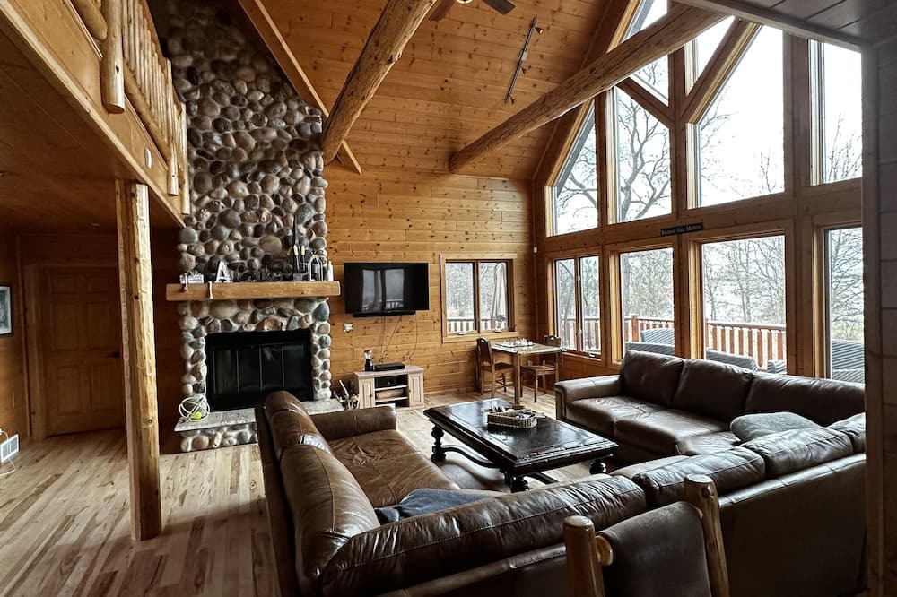 Big Bay House | DO NOT BOOK. Stupid VRBO website does not let me cancel this adn