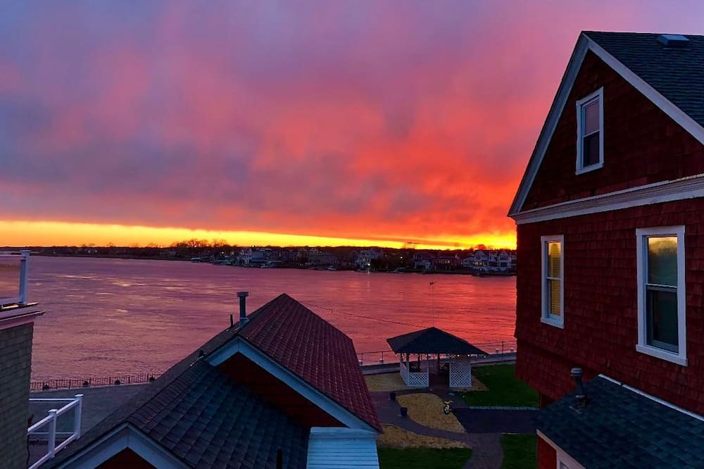 Rumson House | Jersey Shore Beach House with Fantastic Views in the Heart of Town