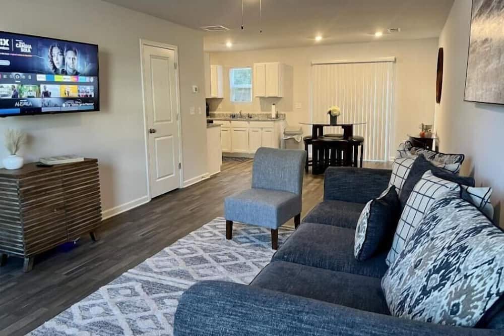 Macon House | Beautiful Macon Home! Convenience & Comfort!