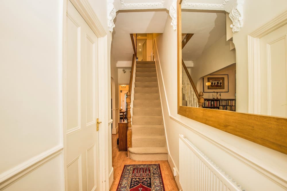 Epsom House | Delightful Epsom Home, London/Surrey,sleeps 7/8, Garden, Off Street Parking