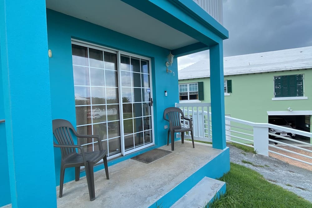 Crawl Hill Apartment | Lovely 1 bedroom, 1 bath Apartment close to Airport