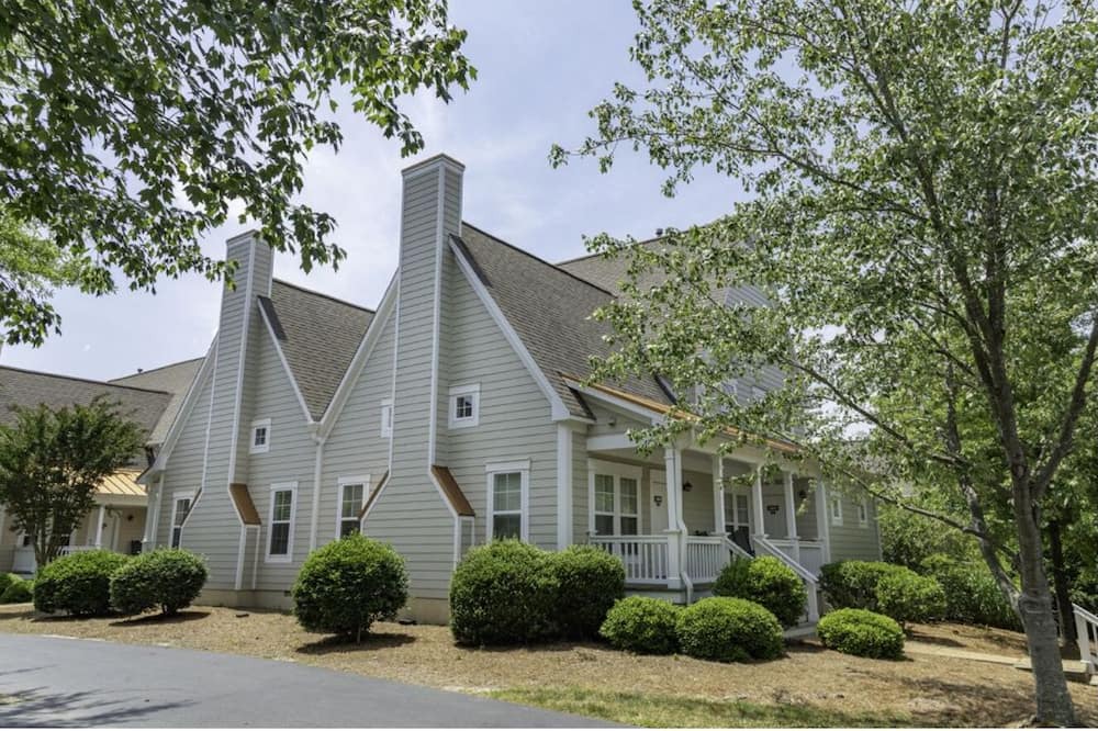 Norfolk Cottage | 1 BD Cottage at Kings Creek