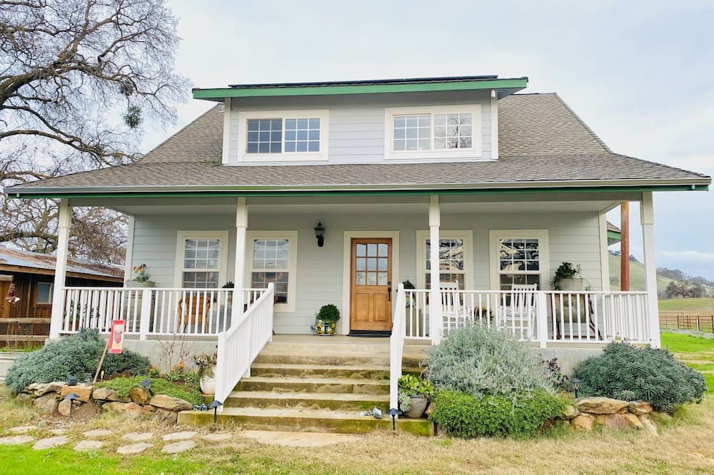 Amador County Other | Tranquil Farmhouse nestled in the hills minutes to beautiful wine country.