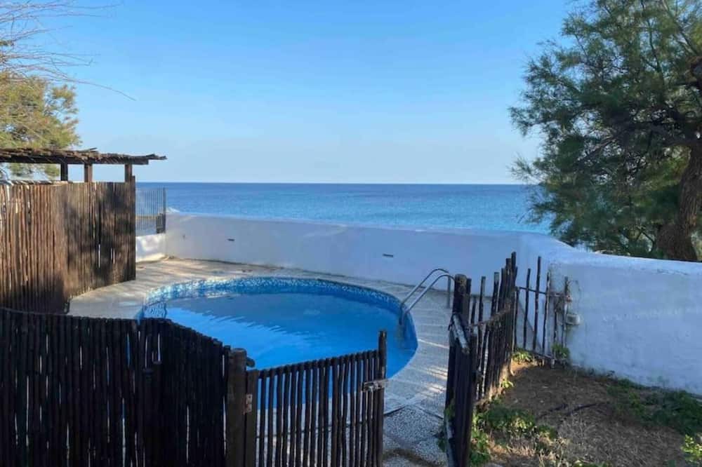 Leporano Villa | Villa 'Salento, Leporano, Briciola D'acqua' with Sea View, Wi-Fi and Air Conditioning