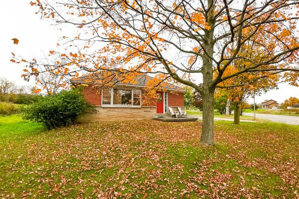 Hamilton Cottage | Bird-watching haven in Dundas Ontario
