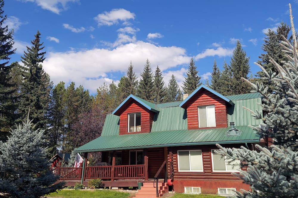 Whitefish Cabin | Fabulous Whitefish Cabin 7 mins. from downtown Whitefish. 30 mins from Glacier