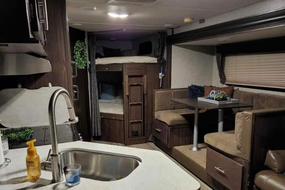 Happy Valley House | Cozy small camper in a quiet neighborhood and enjoy the sounds of nature