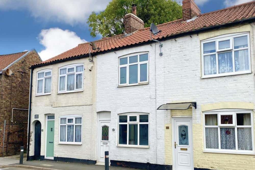 Aldbrough House | 2 bed, dog friendly cottage, in picturesque East Yorkshire coastal village.