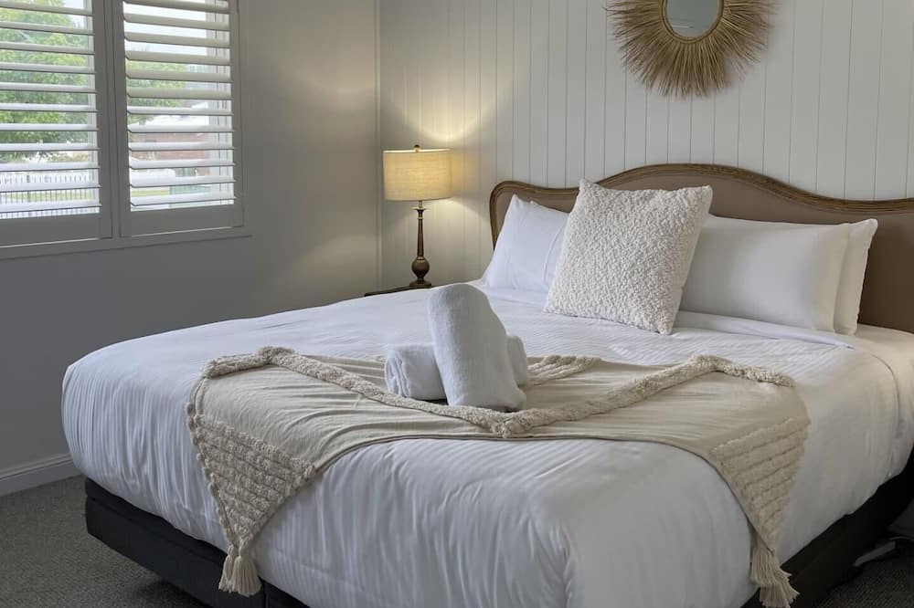 Blayney House | The Albion - Light & Cosy