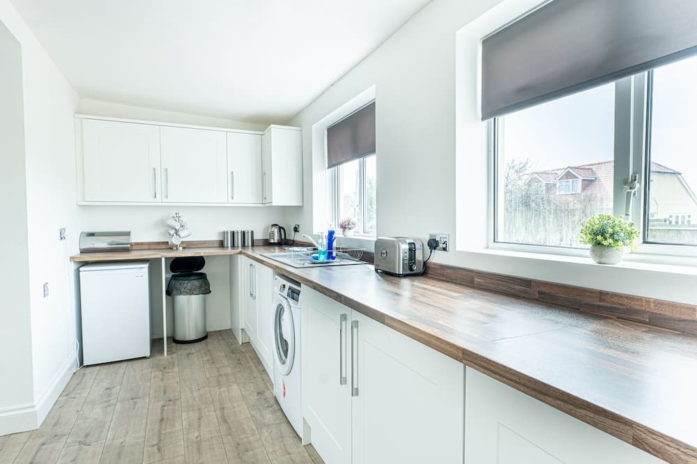 St Mary's Bay Apartment | Seaside Bliss: Spacious 4BR Beach House in Dymchurch with Stunning Views
