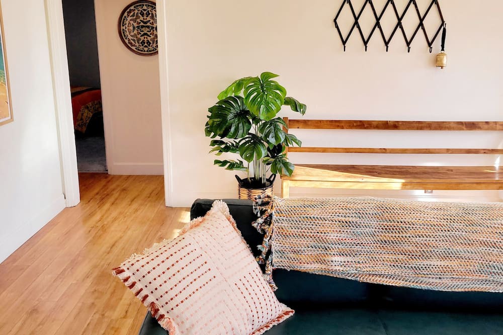 Fallon Cottage | The Azure Cozy Cottage Retreat