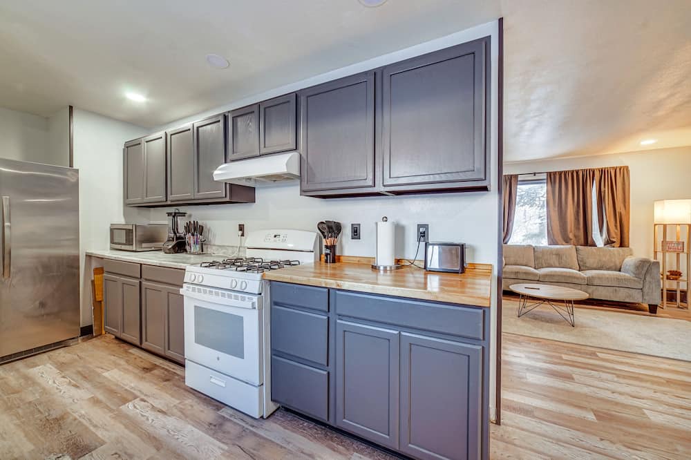 Bayshore - Klatt Apartment | Cozy South Anchorage Apartment Unit!