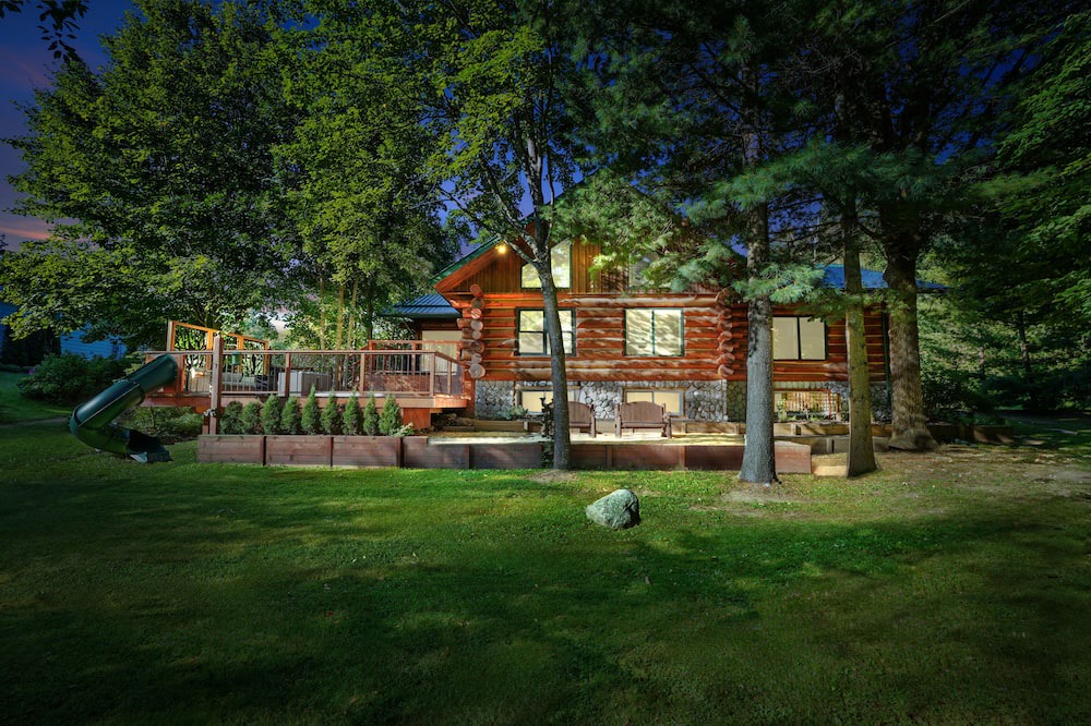 Actinolite Cottage | The Gordon's River Cabin-Custom Log Home The perfect family getaway!