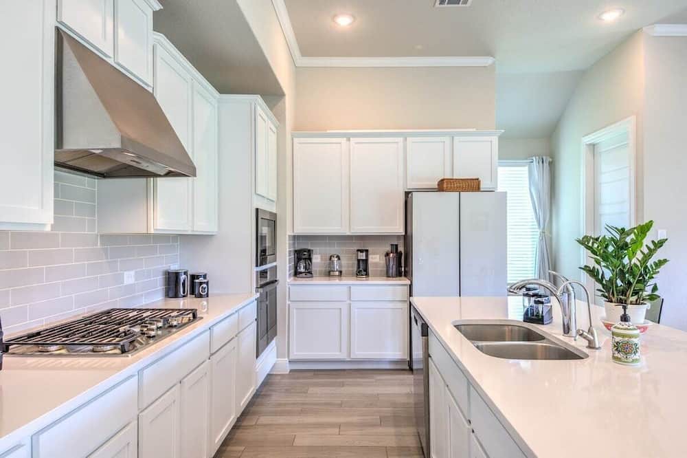 San Antonio House | Family Friendly Retreat just 20 Minutes to Downtown San Antonio