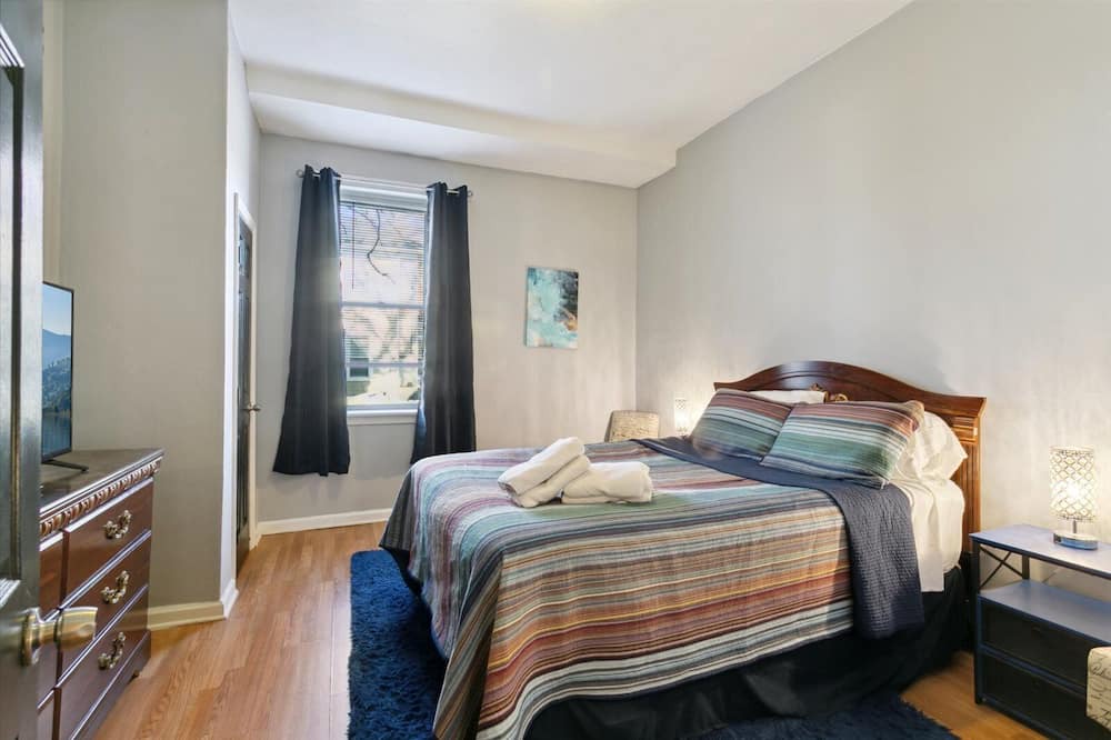 Newport News Apartment | This duplex is a 1 bedroom(s), 1 bathrooms, located in Newport News, VA.