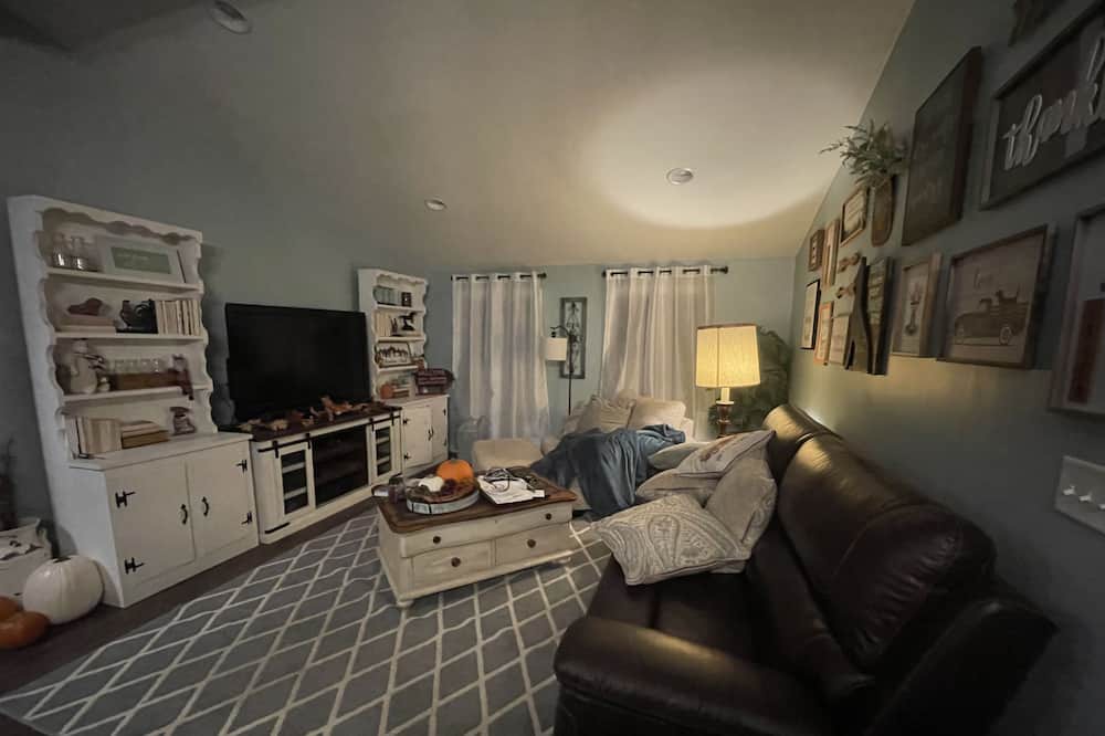 Oliver Apartment | Your Cozy Downtown Oasis Awaits!