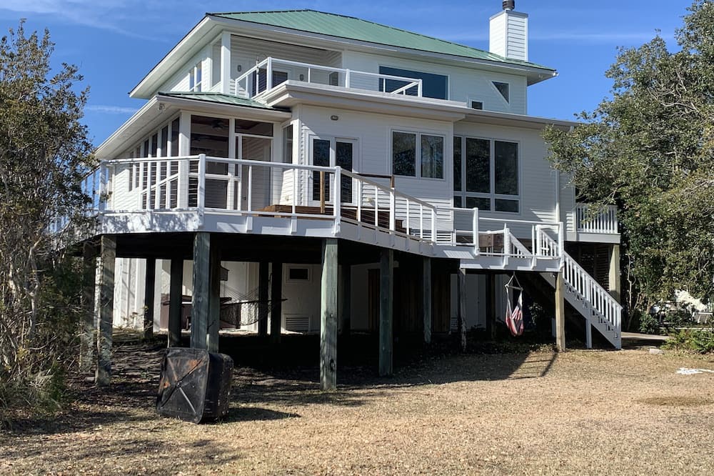 Myrtle Grove House | The Myrtle Grove House