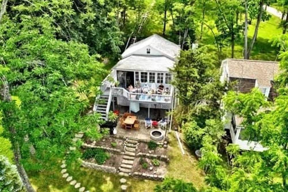 Town of Richmond Cottage | Relaxing Lakefront Cottage Retreat