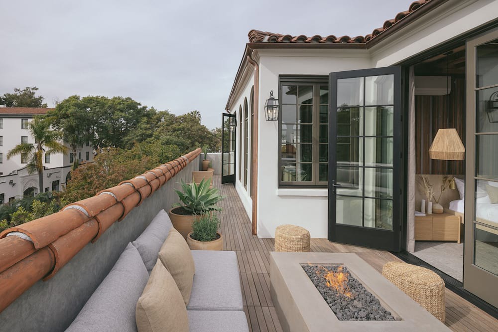 Lower State House | Penthouse with Lounge, Private Balcony, Fire Pits