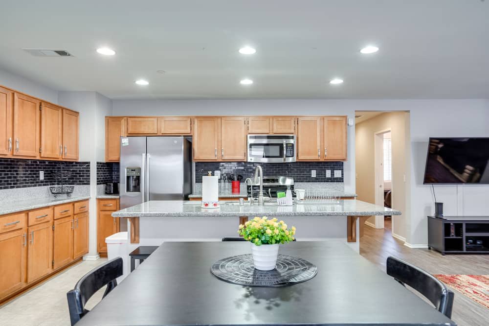 Menifee House | Lake Elsinore Home w/Fenced-In Yard & Fire Pit!