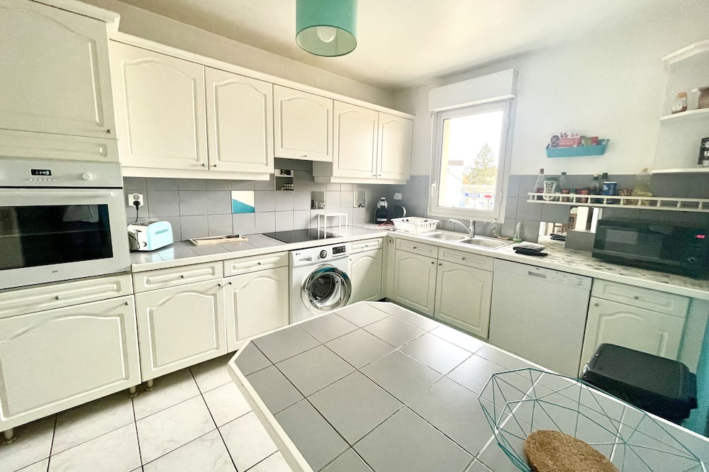 Palaiseau Bed & Breakfast | Chambre 16m2 Palaiseau Centre Ville. Gare RER Palaiseau à 2mn à Pied