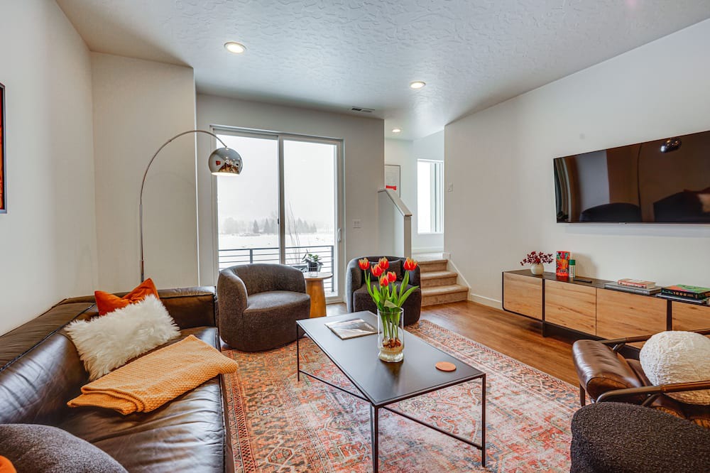 Mountain Green House | Modern Mountain Green Townhome Near Ski Resorts!