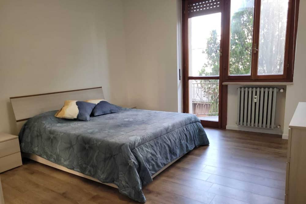 Valenza Apartment | Holiday Apartment "Scopri Il Fascino Della Città D'Oro" with 2 Balconies & Wi-Fi