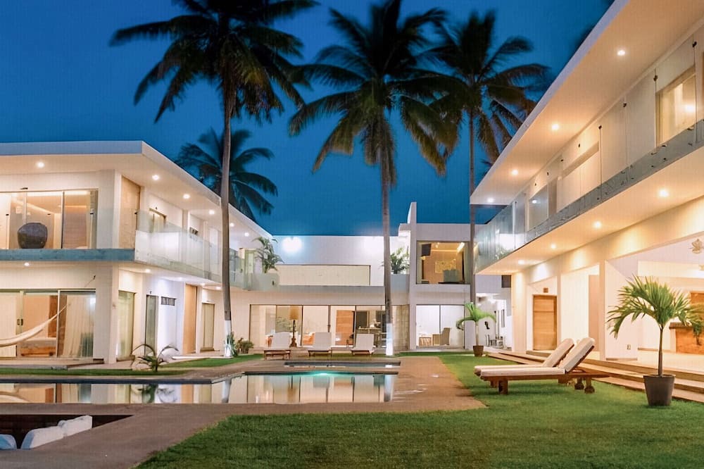 Puerto Arista Hotel | Luxury Palms