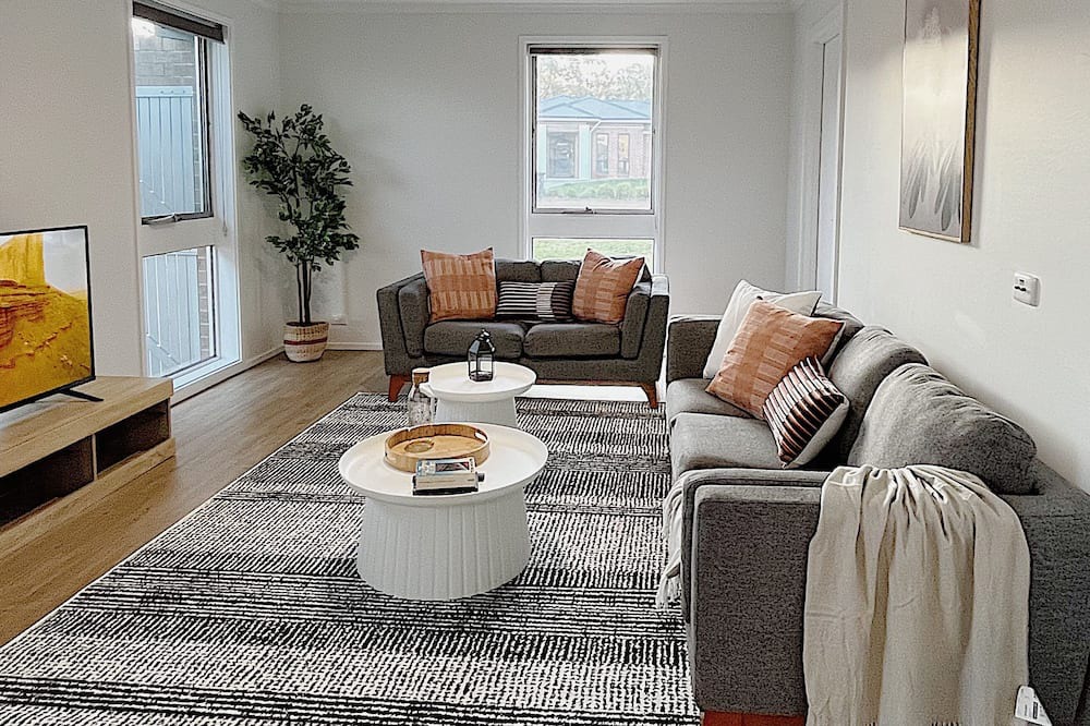 Kaleen House | Stylish, Comfy Family Home & Pet Friendly with Large Garden