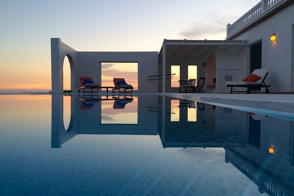 Adra Apartment | Holiday Apartment "Cerro Del Pozo Amanecer" with Sea View, Shared Pool & Wi-Fi