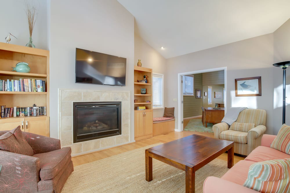 North Shores House | Rehoboth Beach Retreat w/ Dock, Walk to Water!