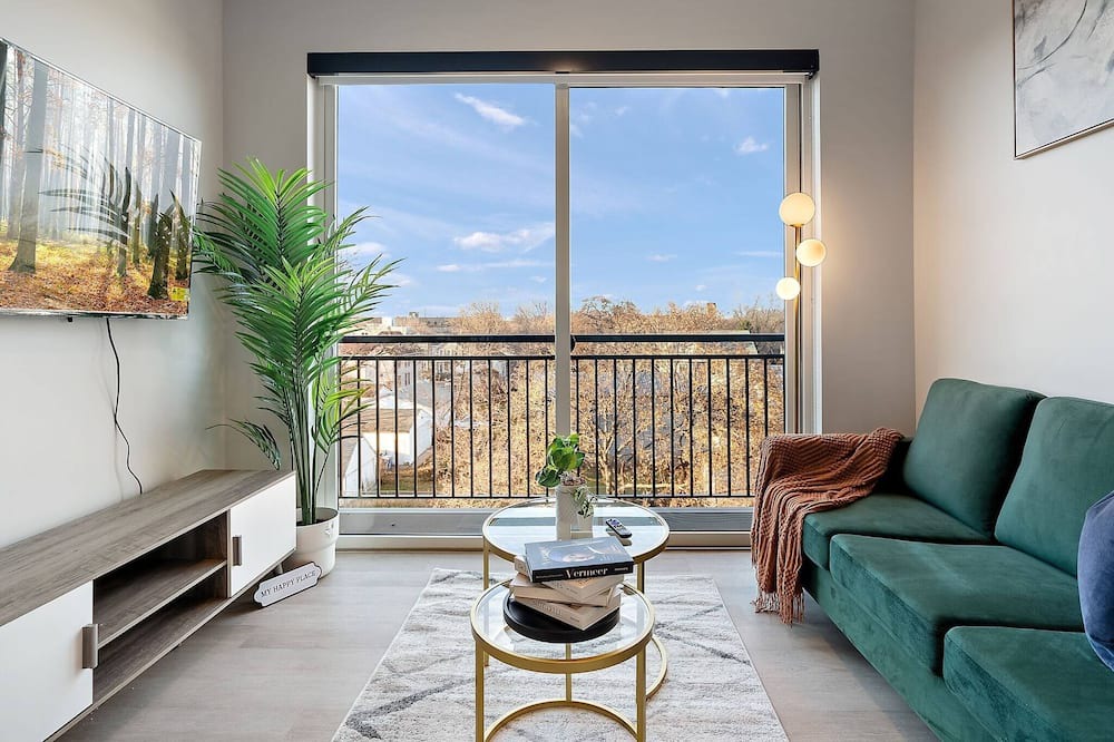 St. Anthony West Apartment | Coze 1BR with Gym & Free Parking By Target Field