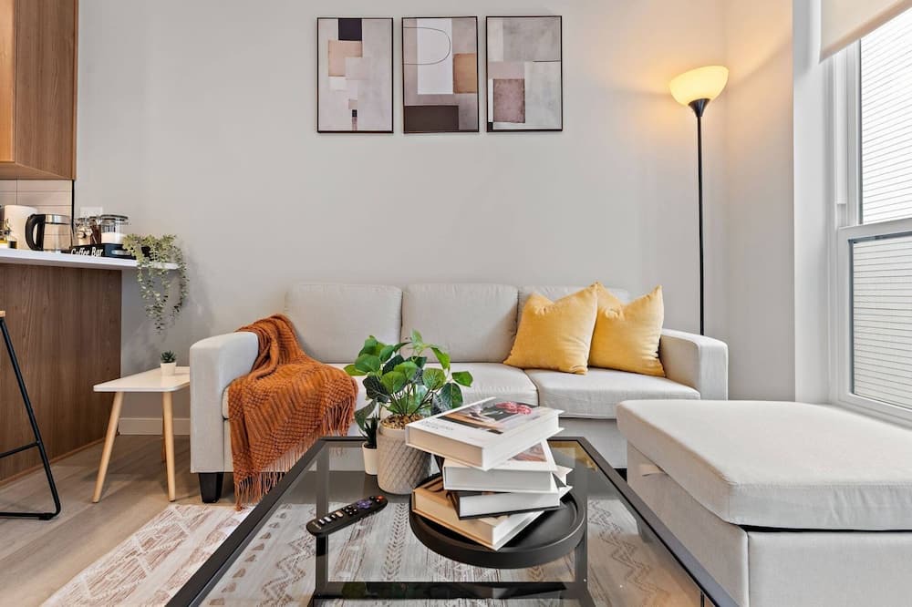 St. Anthony West Apartment | Coze 2BR with Gym & Free Street Parking by UMN