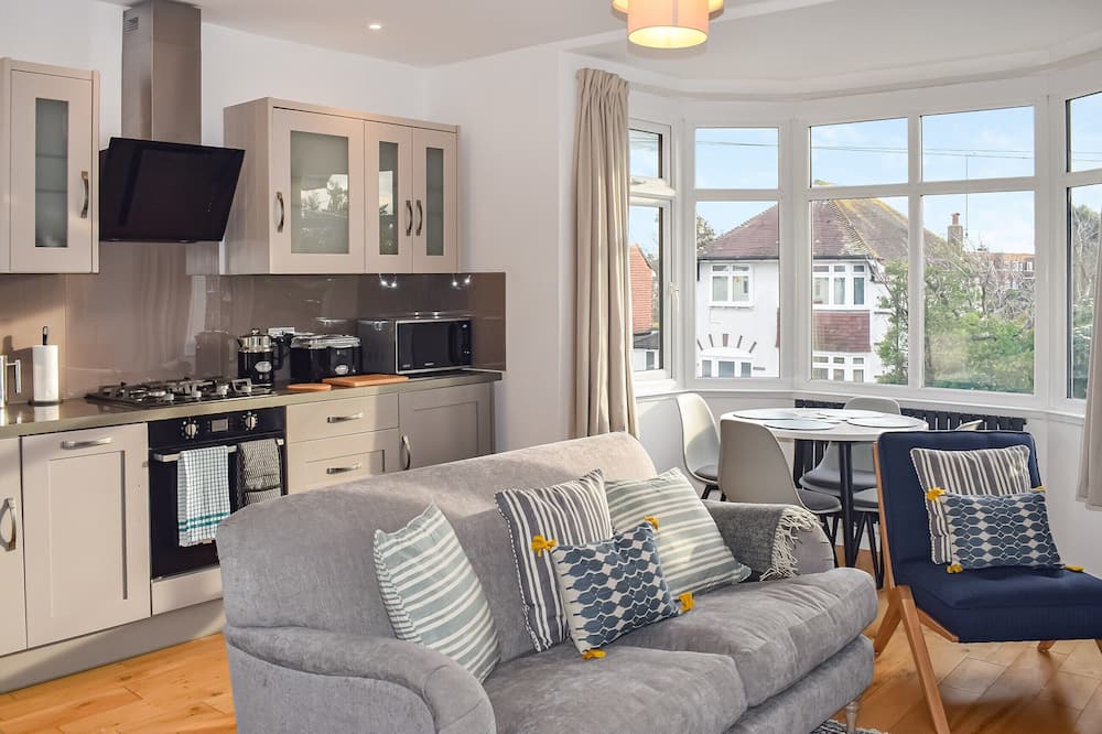 Worthing Cottage | 2 bedroom accommodation in Goring-by-Sea