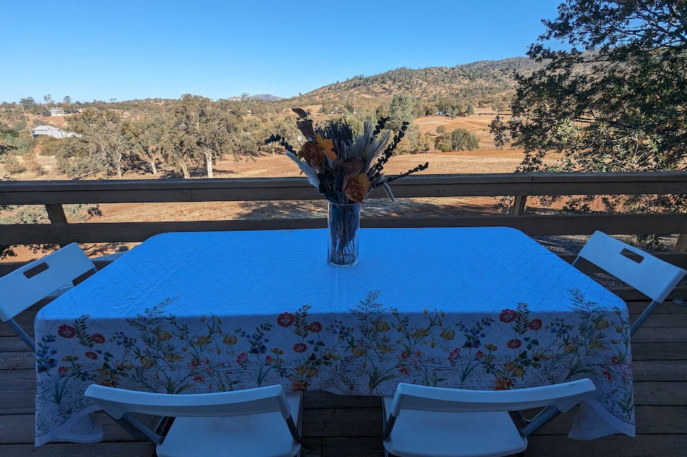 Coulterville House | 42 mi from Yosemite Gate. Sleeps10