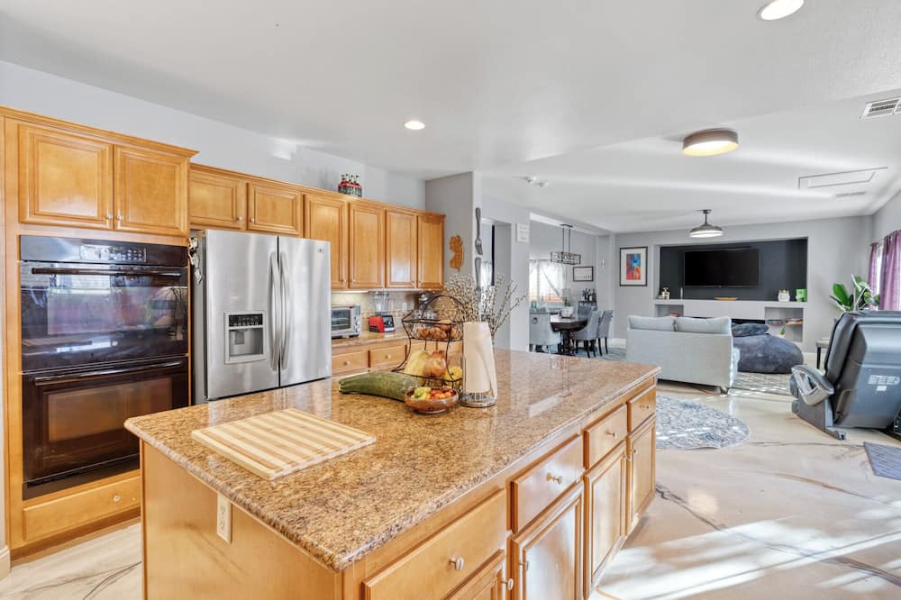 Silverado Ranch House | Lavender Oasis-Your Retreat from the Vegas Hustle