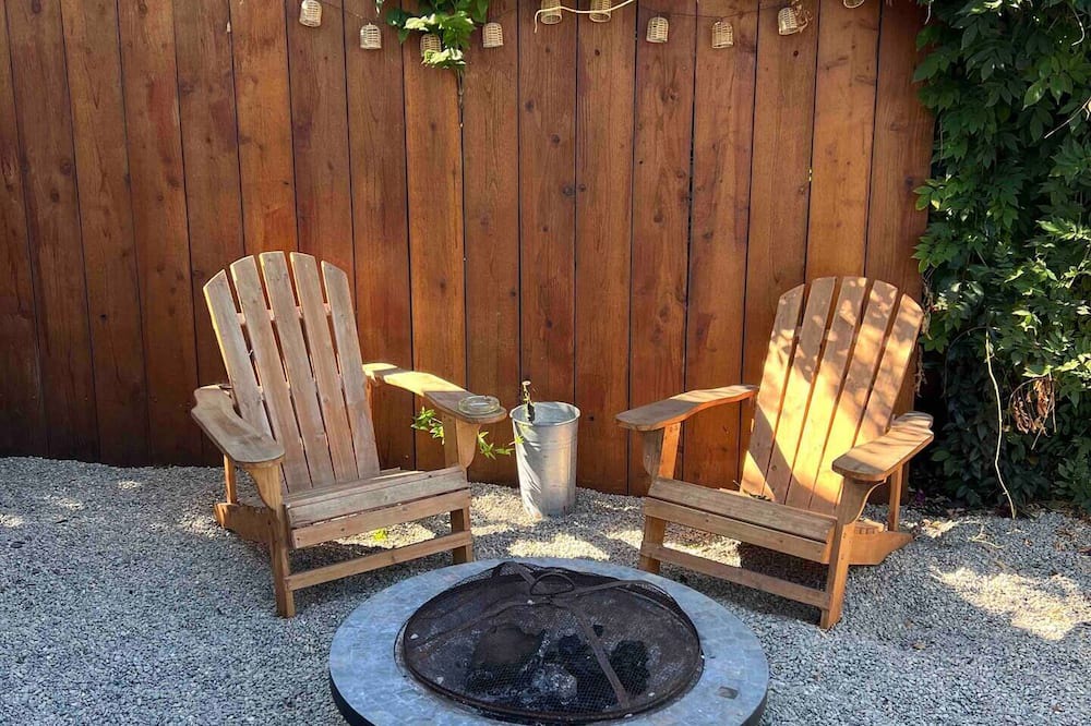 Old San Leandro House | Sunny and Spacious In-Law in Downtown San Leandro
