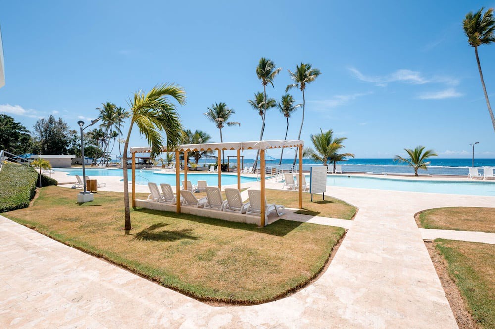 Juan Dolio - El Pueblo Apartment | Escape To Paradise Beachfront 2br beach