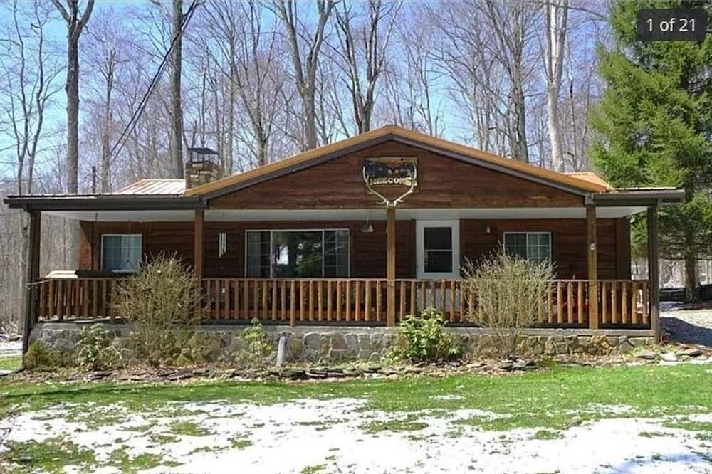 Rockwood Cabin | Cozy cabin is just 10 minutes from slopes and state parks!