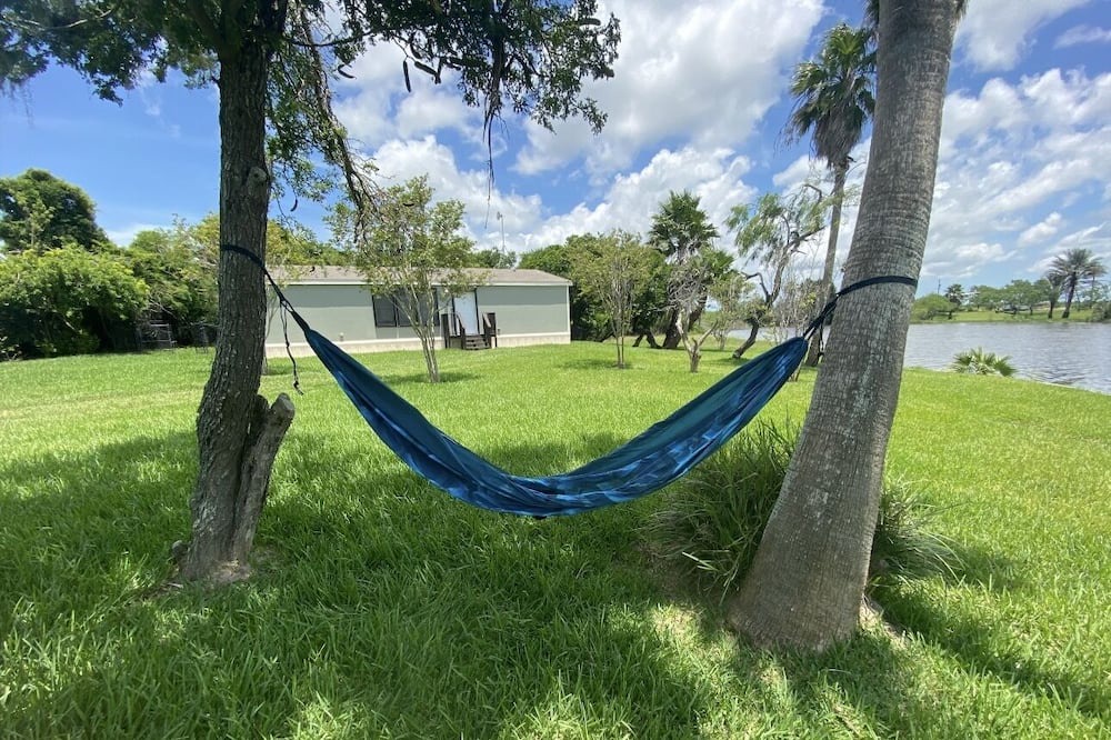 Los Fresnos House | Beautiful Water Front Ranch Getaway