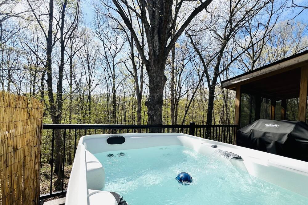 Bloomington Cabin | Cozy cabin on wooded 5 acres, close to downtown and amenities. Now with hot tub!
