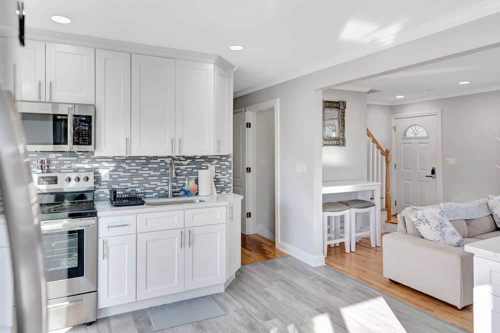 Uniondale House | Fully Renovated Family-Sized Home