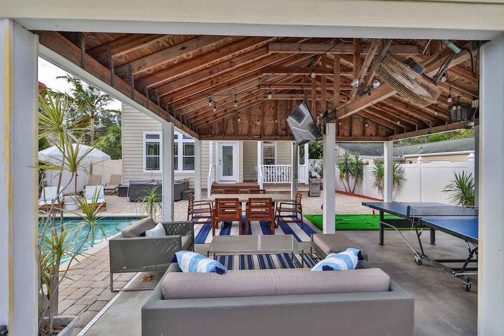 United Central House | HAS POWER: Large home with saltwater pool, hot tub, outdoor games