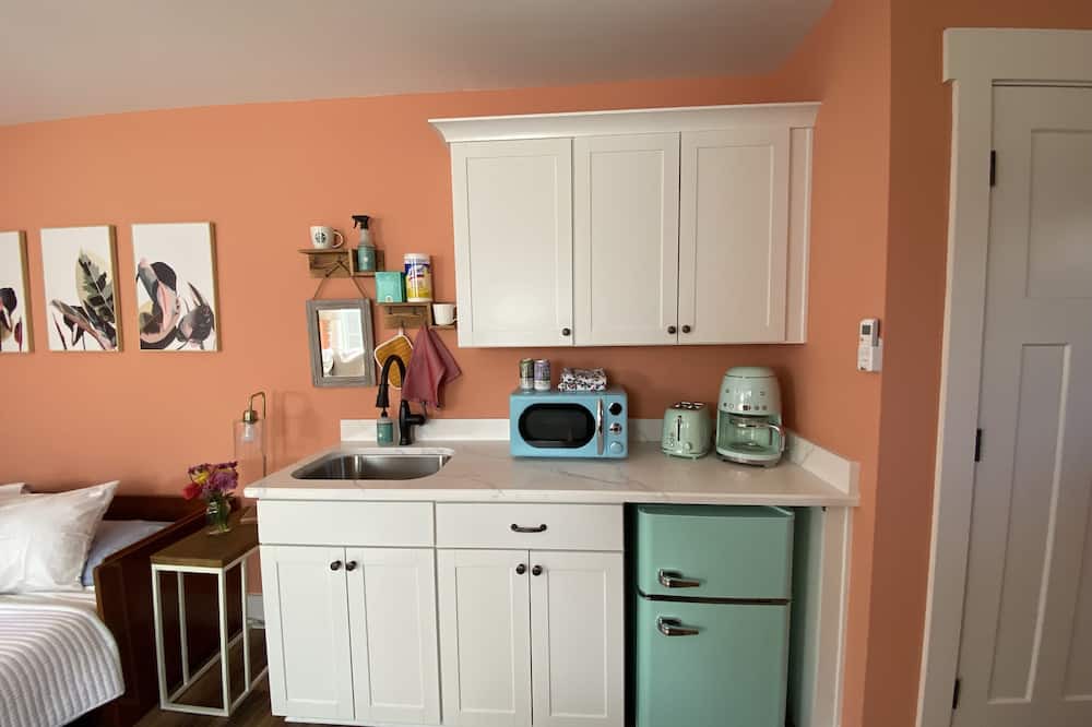 Southern Pines House | The Birdie Bungalow - quaint, fully fenced, pool and deck in Southern Pines