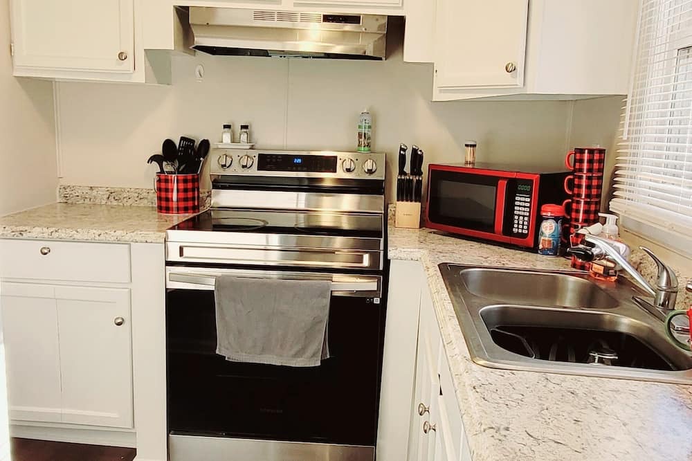 Cameron Cottage | Whistling Pines Cottage