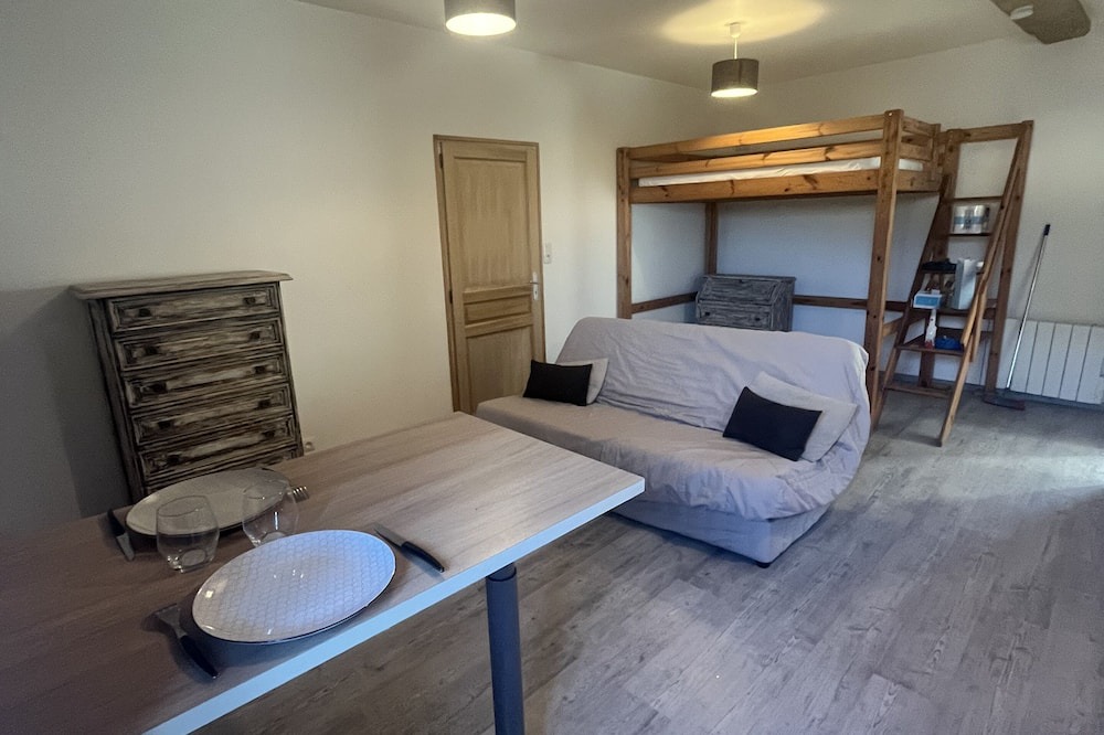 Beauvilliers Apartment | Studio Indépendant au Calme à la Campagne Avec nos 4 Ânes sur le Pâturage