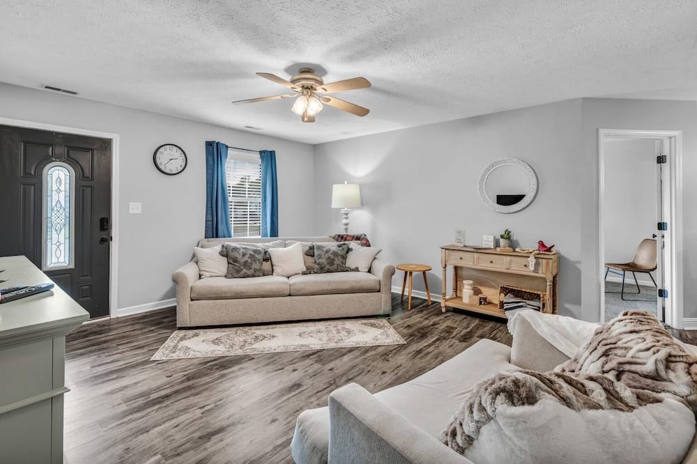 Owensboro House | Updated home close to hiking trails, ballpark's and downtown. Pet friendly!